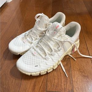 White and Pink Nike Free Metcon Athletic Sneakers size Women’s 9